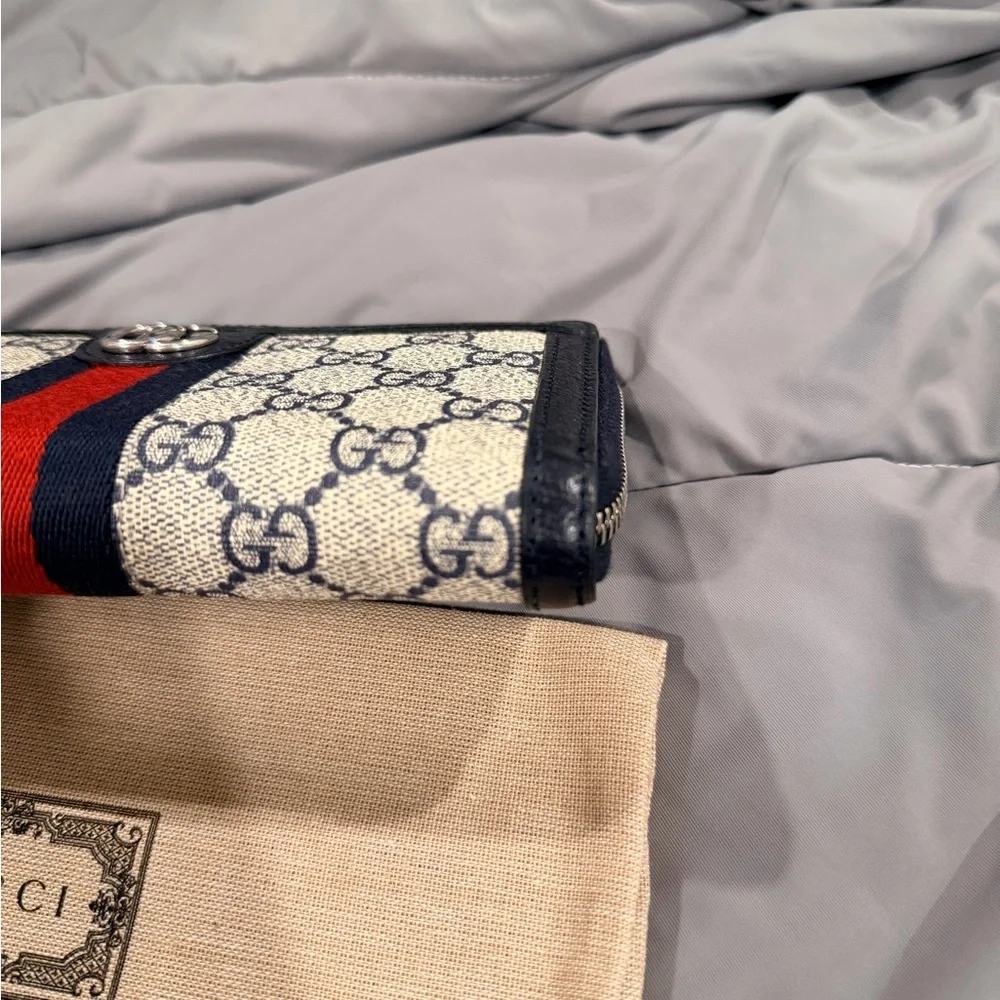Gucci Beige and Navy Wallet with Red Accent - Picture 3 of 8